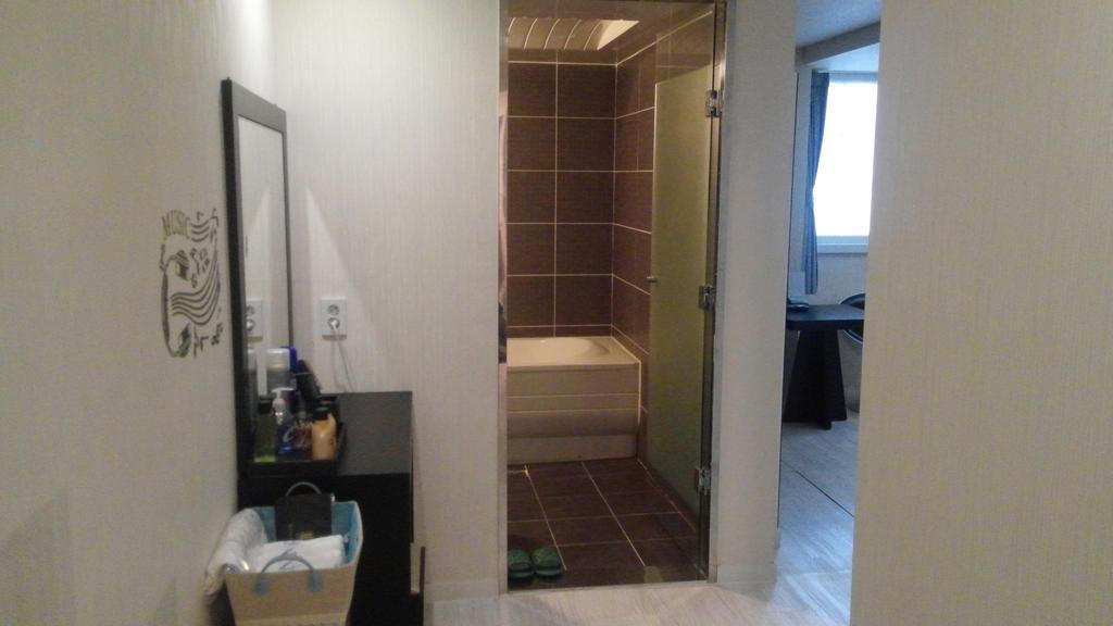 Geoje Win Hotel Zimmer foto