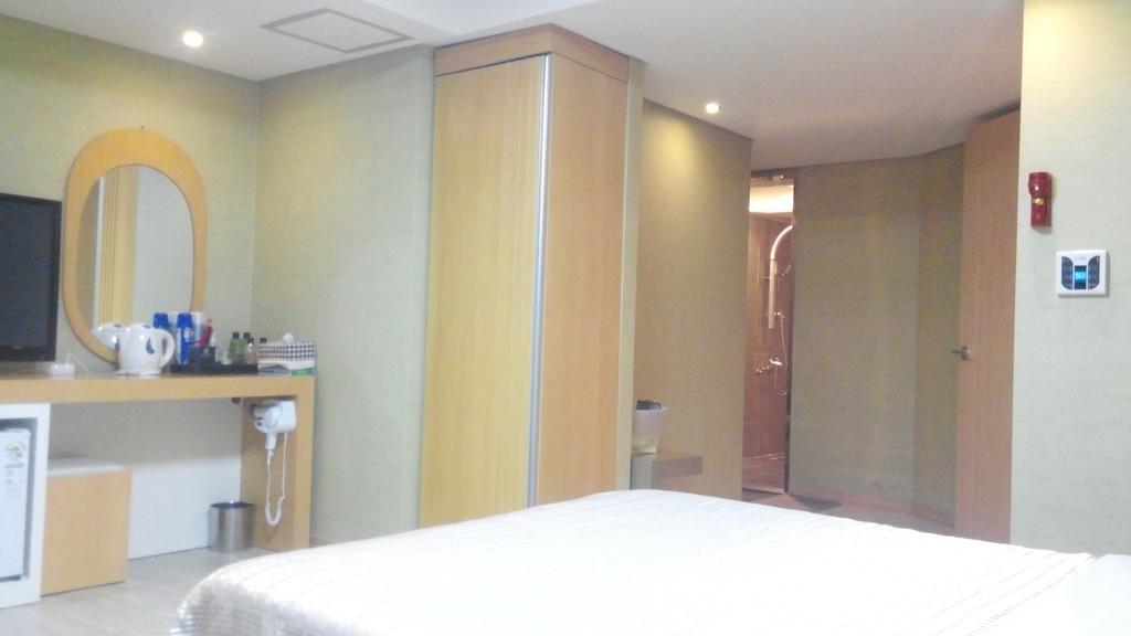 Geoje Win Hotel Zimmer foto