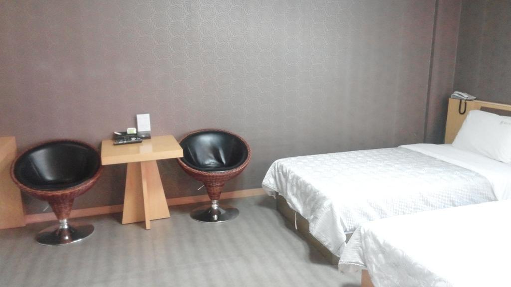 Geoje Win Hotel Zimmer foto